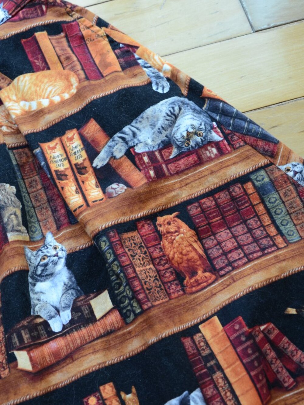 Retrolicious Cats in the Library A-line Skirt Size S - Picture 6 of 14